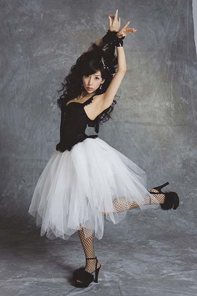 川島なお美さん、生前唯一のミュージックビデオ「Actrice」が配信 「鎧