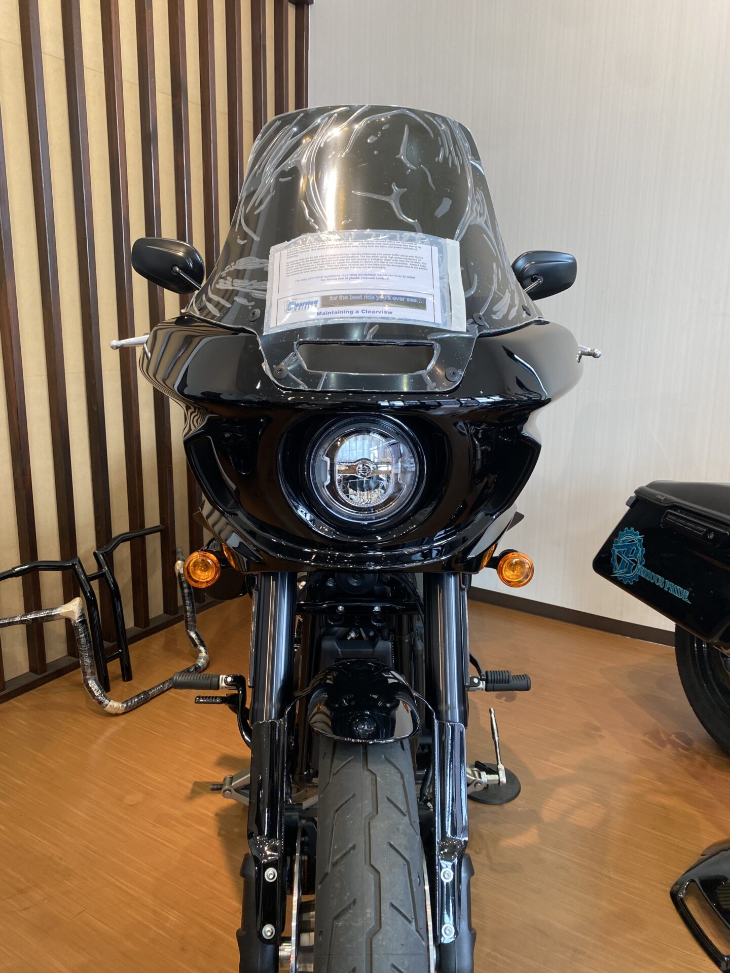 FXLRST用ｳｲﾝﾄﾞｼｰﾙﾄﾞLarge ﾀﾞｰｸｽﾓｰｸ｜浜松市でハーレーのカスタム試作