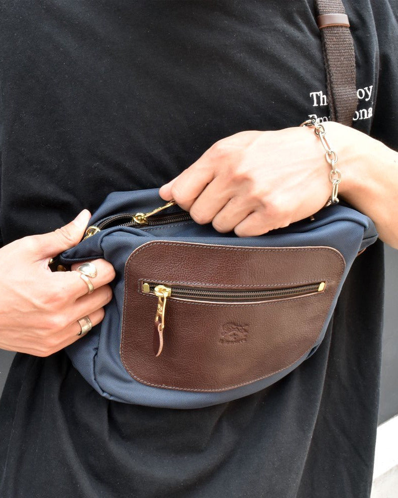 イルビゾンテ】ナイロンボディバッグ 54172305332