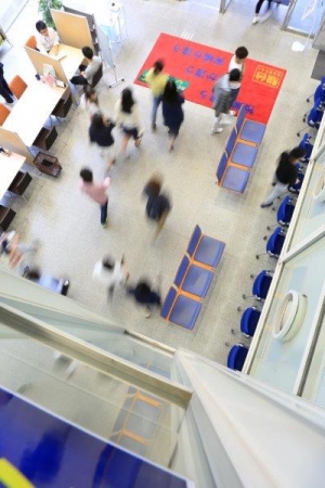 著名人、名物講師が続々登場！「駿台予備学校by AERA」発売 | 株式