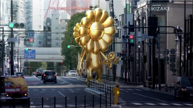 六本木の街を歩く巨大な《お花の親子》を、自宅にいながら鑑賞できる