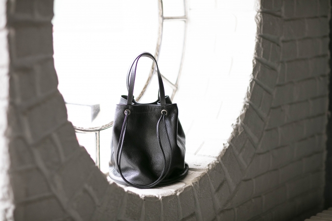 TUSTING（タスティング）、名門タンナーの提案するユニセックスレザー