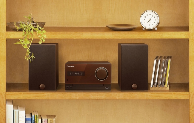 インテリアに合わせて4つのカラーから選べるCDミニコンポーネント