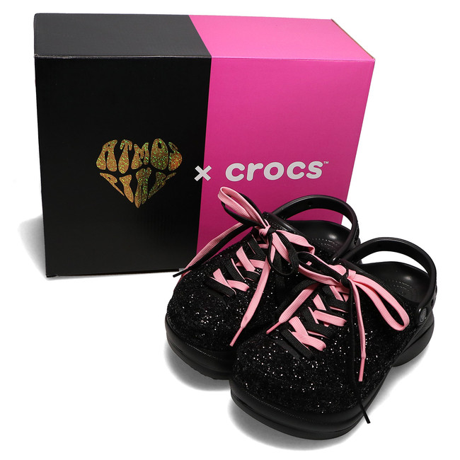 Crocs×atmos pink 初のコラボレーション！サンダルとスニーカーをMIX