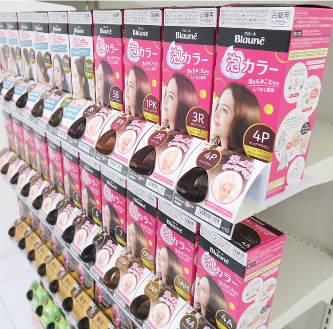 ヘアカラー売場に設置する毛束色見本の提供を終了し、プラスチック使用