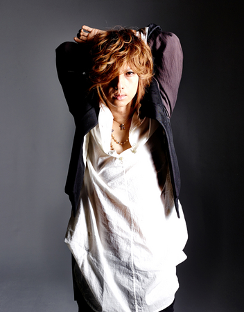 清春、初の詩集「MARDI GRAS」一般発売決定！サイン会、握手会も都内で