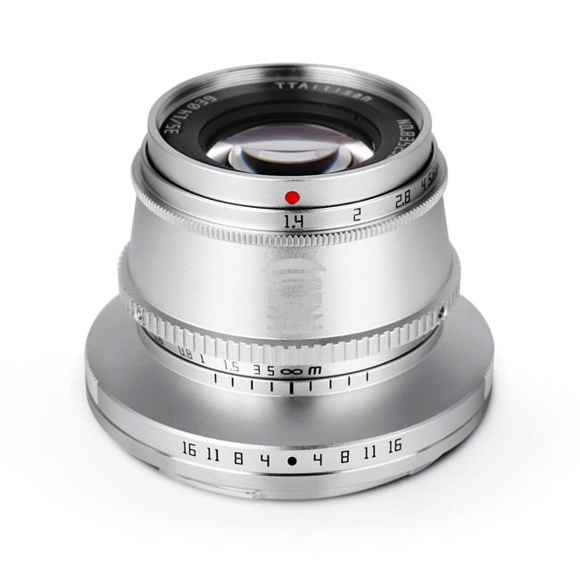 銘匠光学 TTArtisan Cシリーズ「ニコンZ fc」に調和するシルバーの