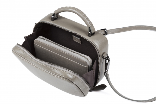 土屋鞄】休日のおでかけに！2018年秋冬の新作「スウィングミニ