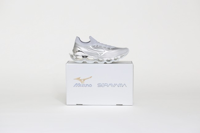 空山基」がデザインする「Mizuno」のフラッグシップシューズ | ミズノ