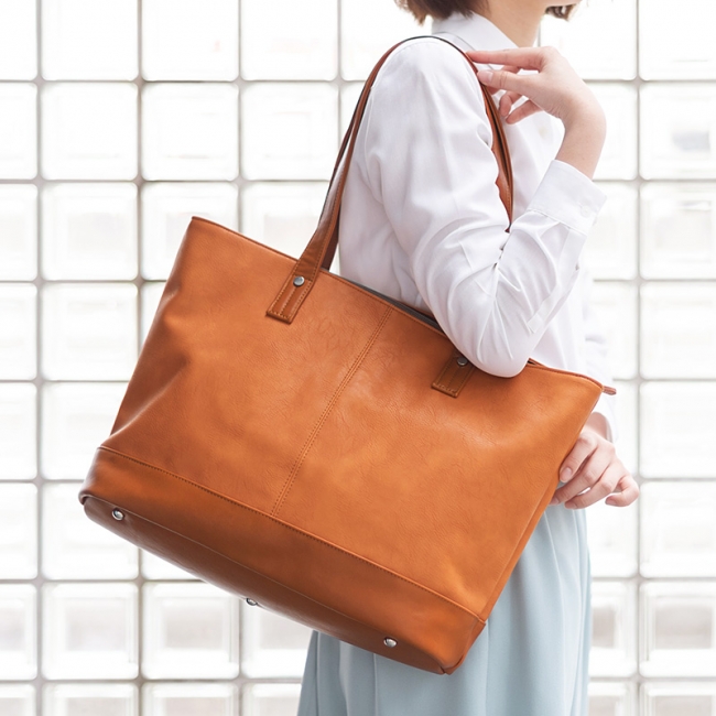 通勤・通学・旅行に！いつでも使えるPUレザーのトートバッグを5月7日