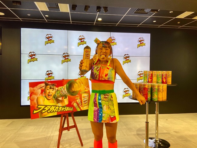 巨大プリングルズバズーカを発射するフワちゃんワールド全開 WEB