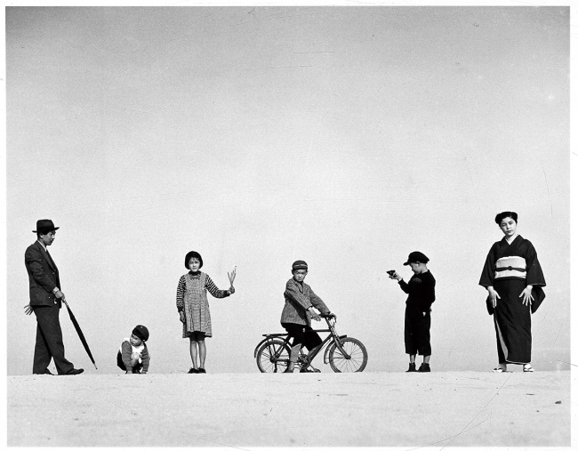 世界が注目する偉大な写真家・植田正治の傑作を網羅する初の作品集