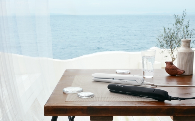 スチーム微粒子で髪をいたわりながらシルク級のストレート艶髪へ