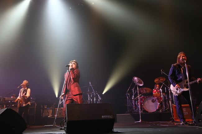 甲斐よしひろの60歳の誕生日に行われた一夜限りのスペシャルライブを4