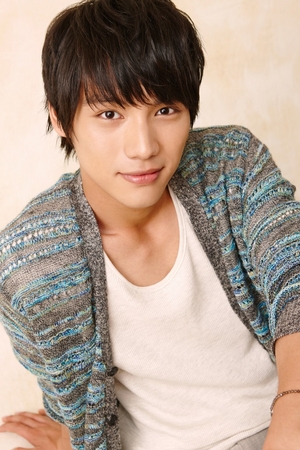 au、ドラマ仕立ての新CMシリーズスタート 2013年大ブレイクの福士蒼汰