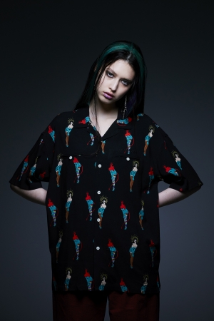 X-girl がグラフィックアーティスト『フランク・コジック(Frank Kozik