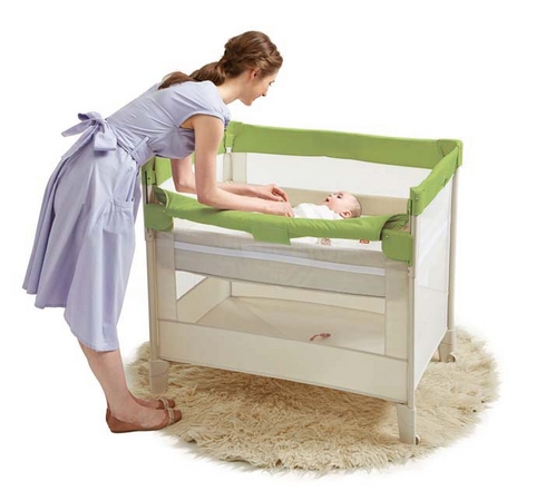 新発想！コンパクトにたたんで自在に持ち運べるベビーベッドに、 通気