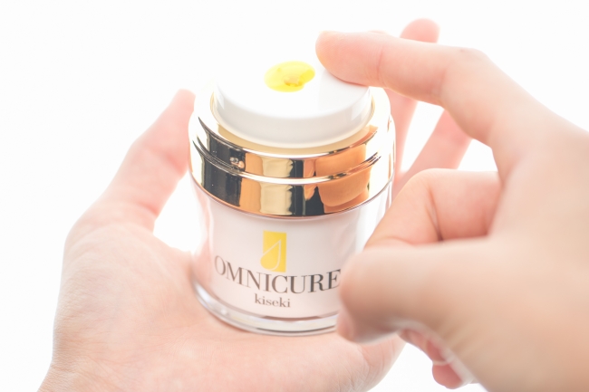 日本限定。自然派ドクターズコスメ「オムニキュア」シリーズの最高峰