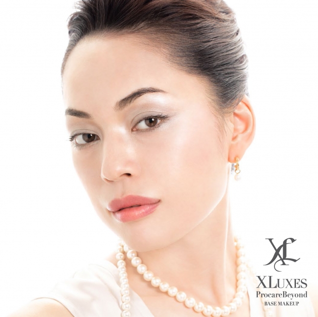子会社エックスワンがベースメイクシリーズ「XLUXES xluxesメイク