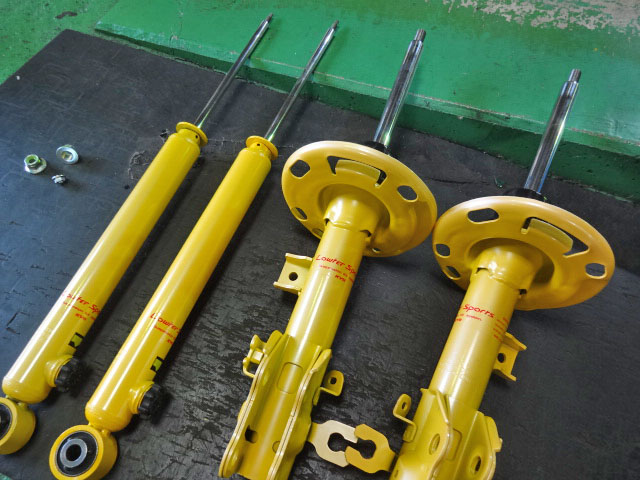 CX-8 KG2P KYB ローファースポーツ プラス ショックに交換 四輪