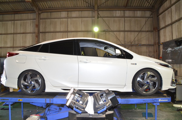 プリウスPHV ZVW52 ダウンサス取り付け と 四輪アライメント調整