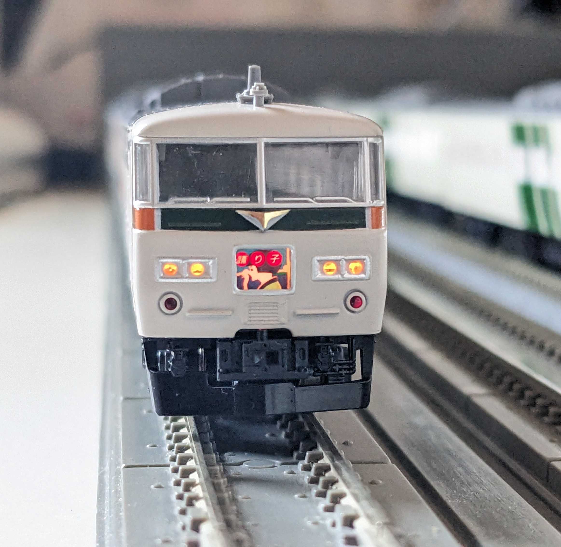 🔴入線 kato 10-226 185系0番台[踊り子]新塗色 5両ｾｯﾄ C3編成 - 竹ノ塚