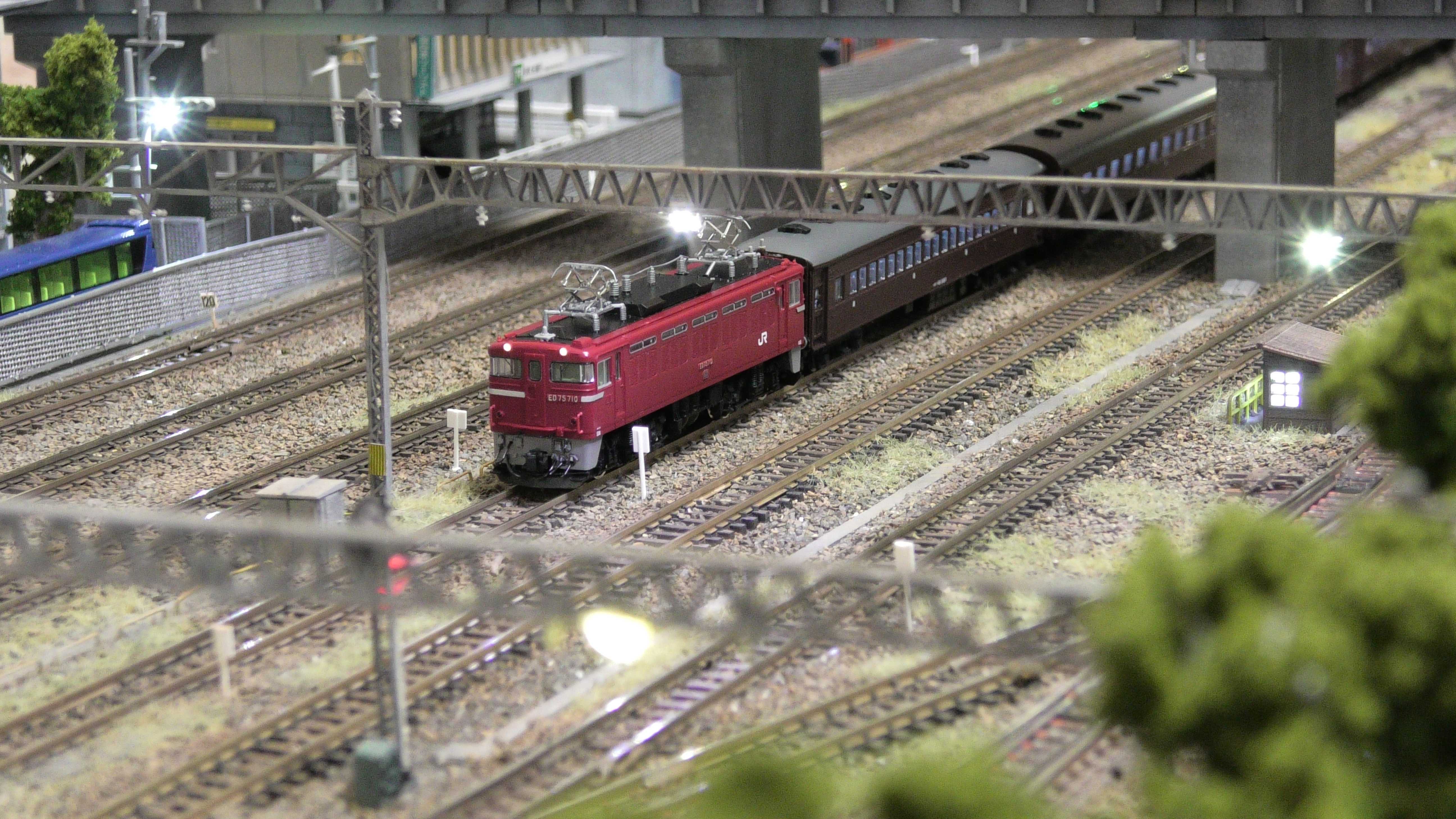 鉄道模型 TOMIX ED75 700番台サッシ窓（前期型）を後期仕様に（後編