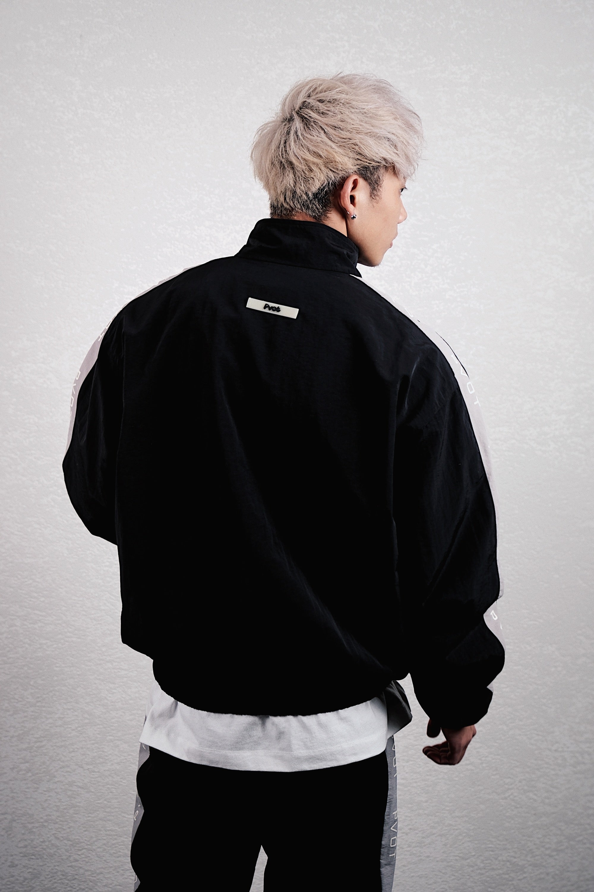 Pvot SL Nylon Jacket (Black / Gray)