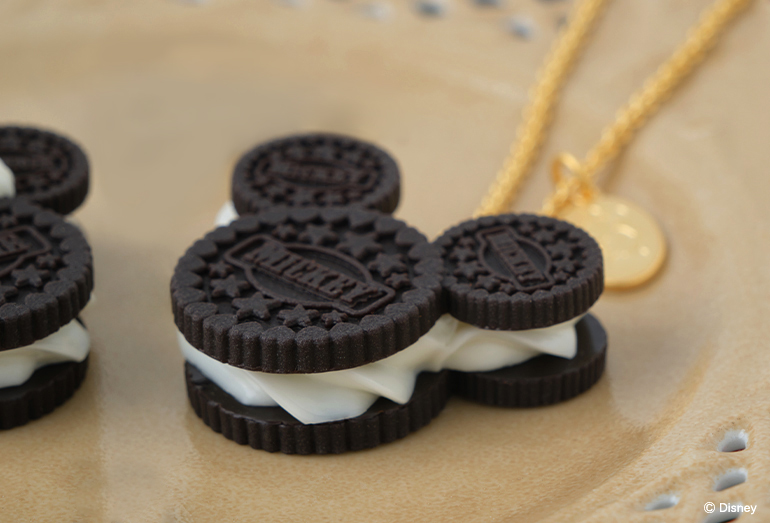 ミッキー”&”ミニー”のココアクッキーサンドがお披露目 | Q-pot.