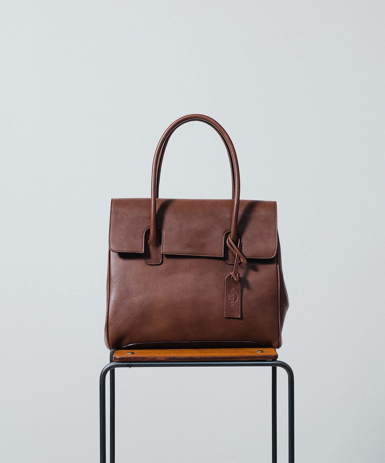 ハイグレードレザーフラップバッグM | quadro (クオドロ) 公式サイト