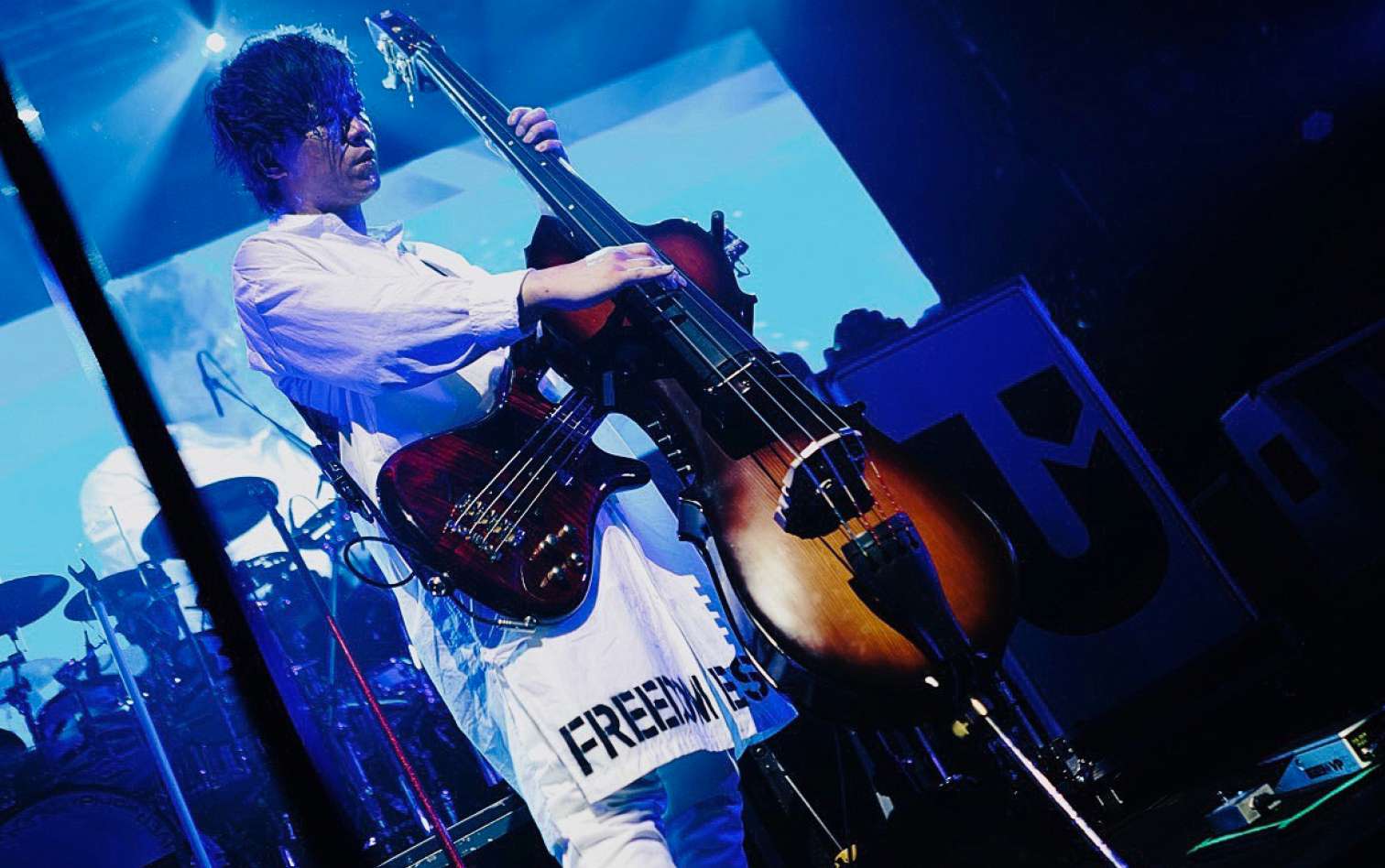 AZI×UVERworld「信⼈⽣誕祭」の⾐裳ができるまで │ QUI - Fashion