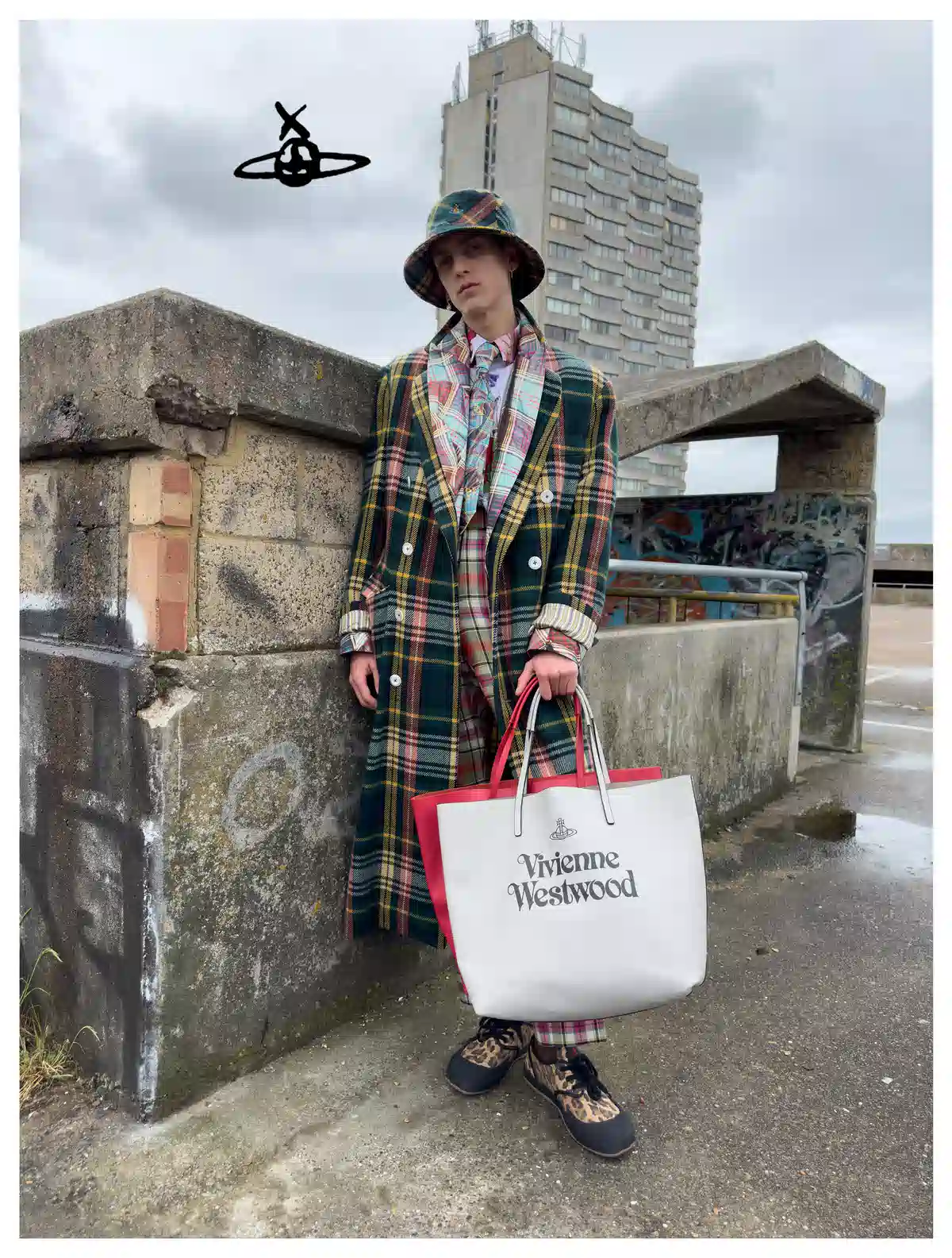 Vivienne Westwoodが2024秋冬のキャンペーンヴィジュアルを発表 │ QUI