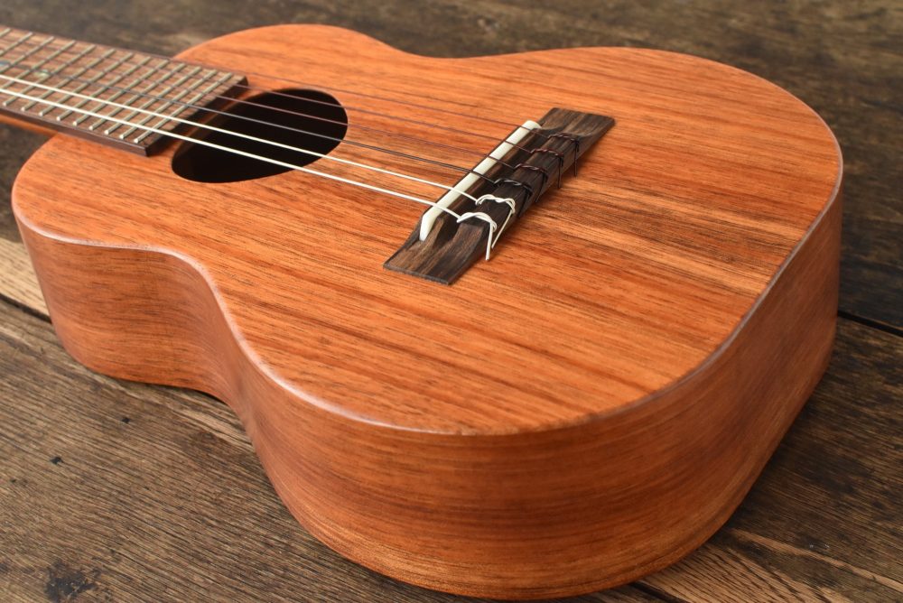 6弦ウクレレ | Quiet Village