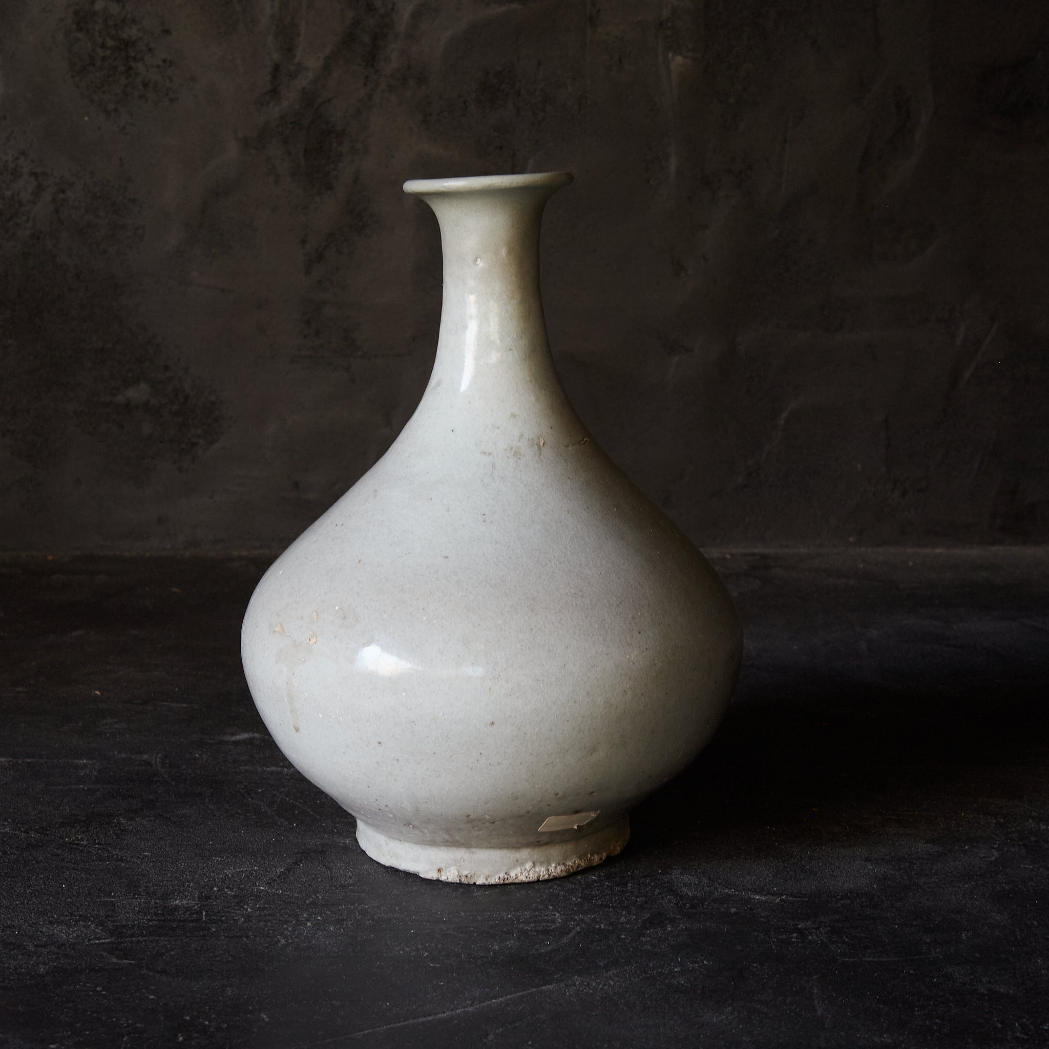 李朝 白磁下蕪瓶（1392–1897 CE） | 入蘆花（ロカニイル）