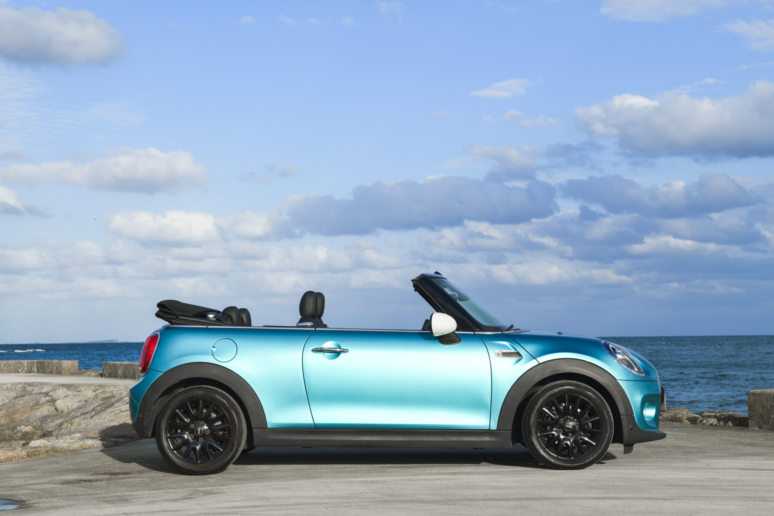 ミニクーパーカブリオレ グリーン|沖縄・宮古島・石垣島のレンタカー
