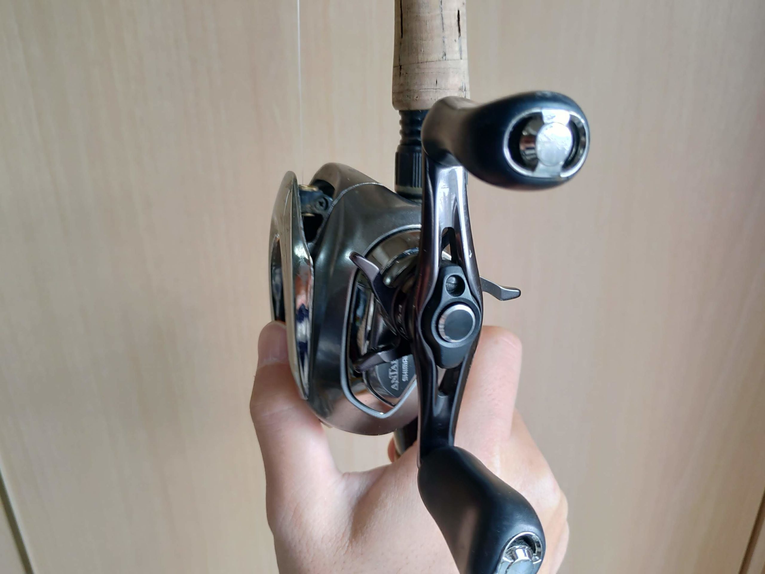 一般的に左巻きベイトリールはおすすめしない理由 | ひろきのバス釣り