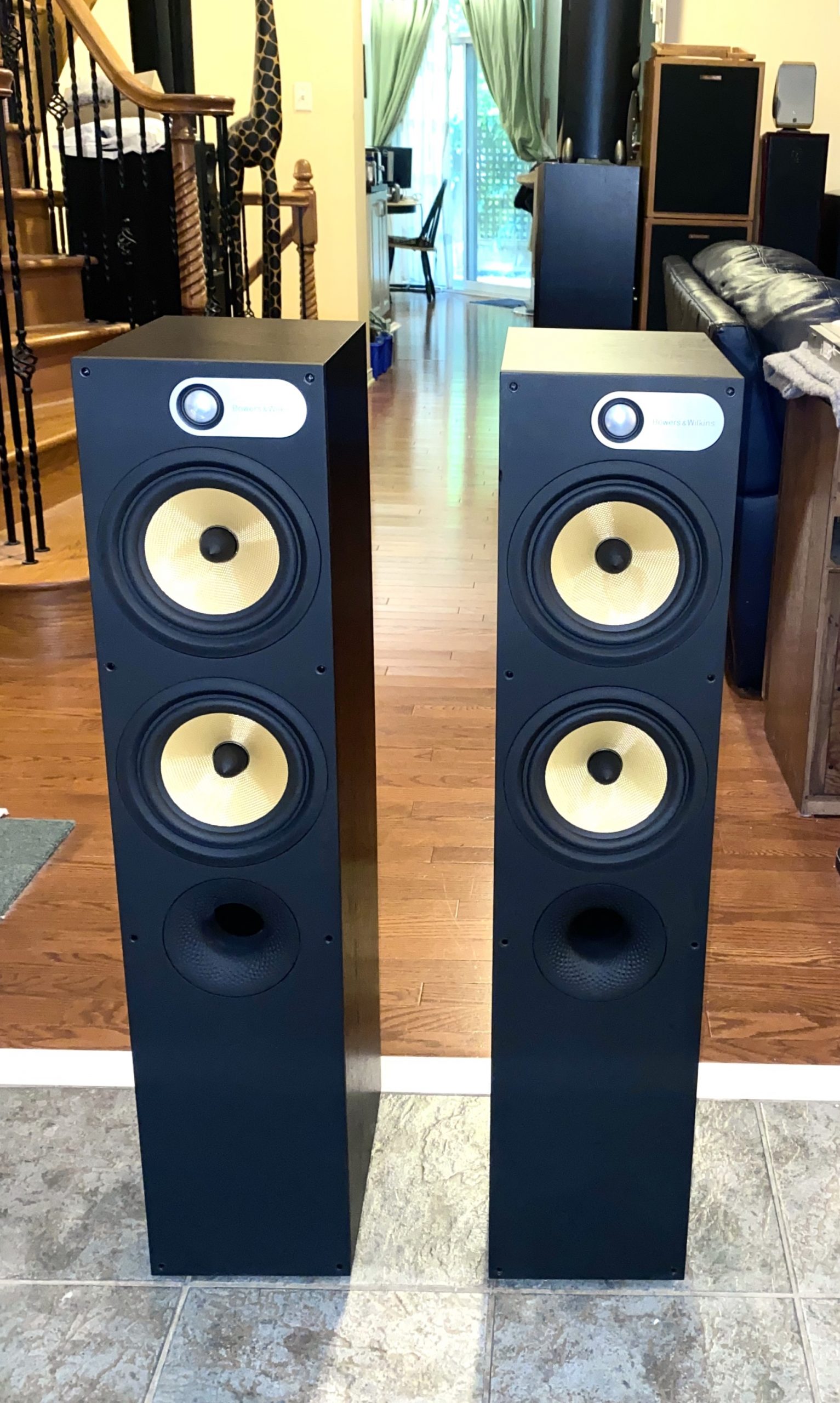Great sounding B&W Floorstanders with Kevlar Drivers 684 - Radique Inc