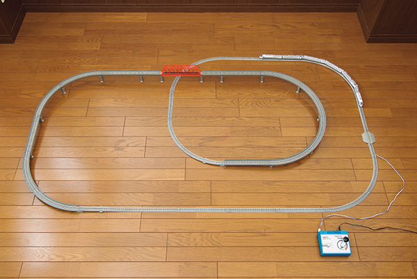 お座敷運転」でもダイナミックに！Nゲージフロアレイアウトを発展させ