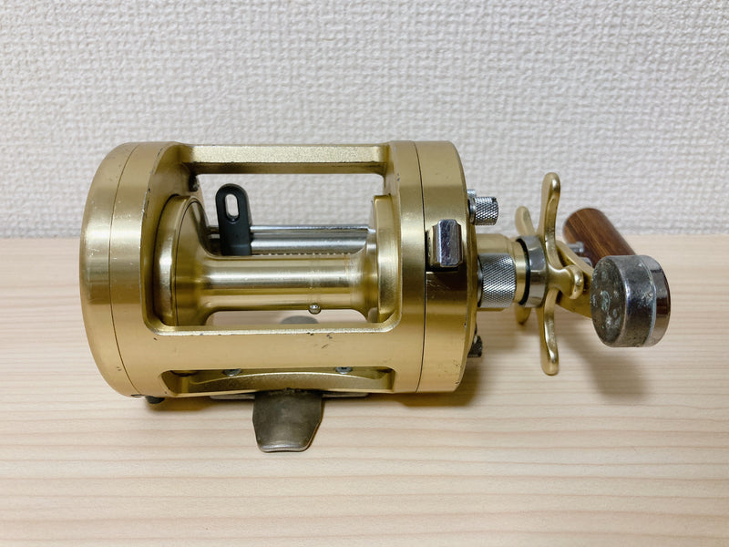 Shimano Baitcasting Reel CALCUTTA 700 Right Gear Ratio 4.7:1 Fishing R