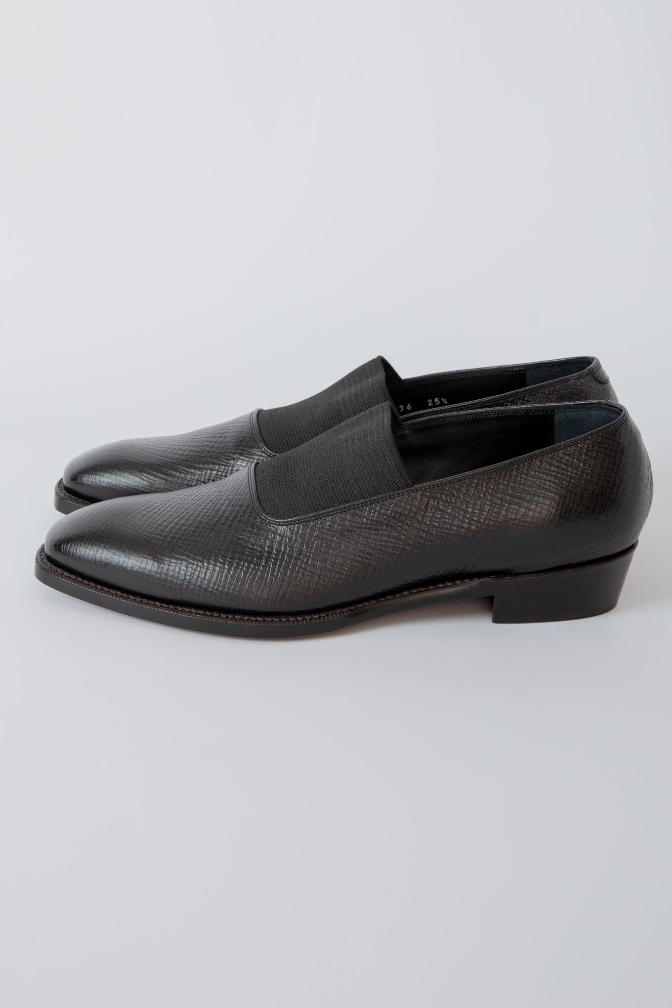 SHIRRING OPERA PUMPS / BLACK EMBOSS – RAINMAKER KYOTO