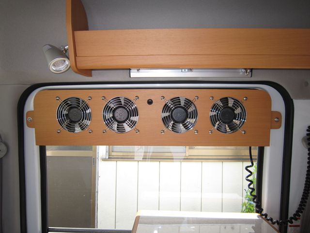 窓用排気4連ファンセット | キャンピングカー・軽キャンピングカーの