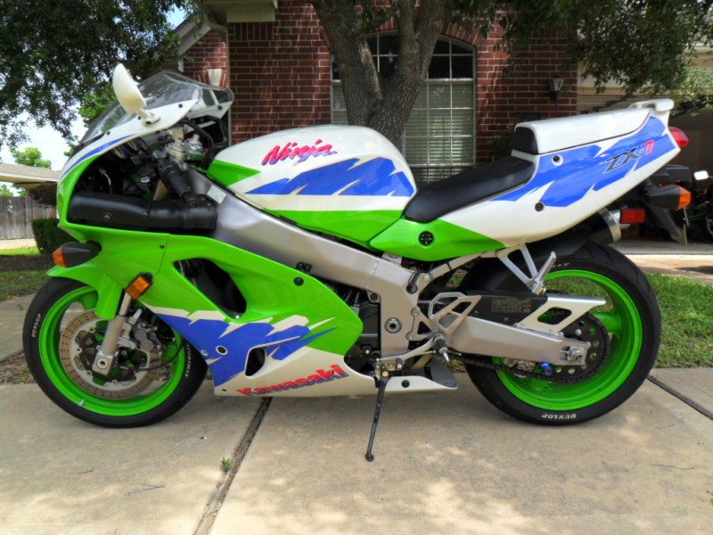 Ninja Glory: Low Mileage 1994 Kawasaki ZX7 - Rare SportBikesForSale
