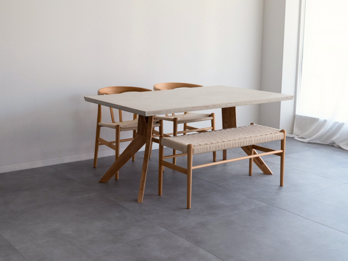 T9 モールテックス ダイニングテーブル おしゃれ / オーク材脚｜Rat