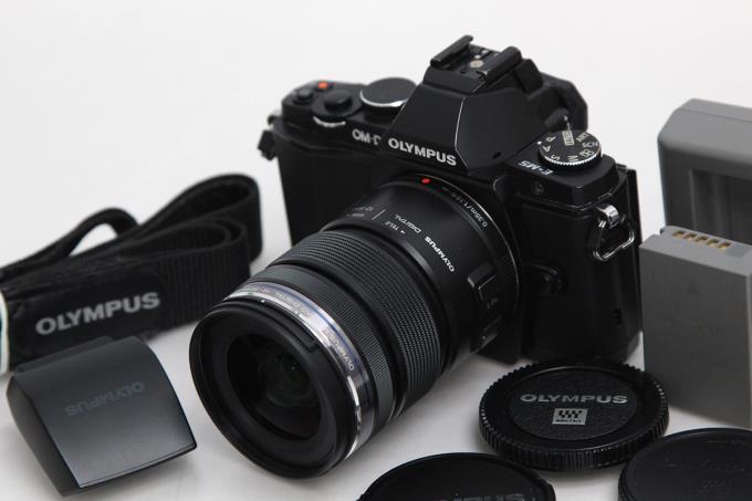 OM-D E-M5 レンズキット シャッター回数 約21100回以下 E061-2P1