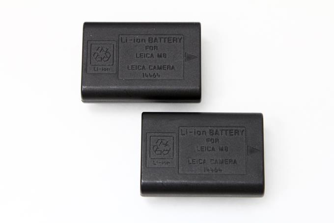 M9 ボディ ブラックペイント ハンドグリップ・予備バッテリー付き