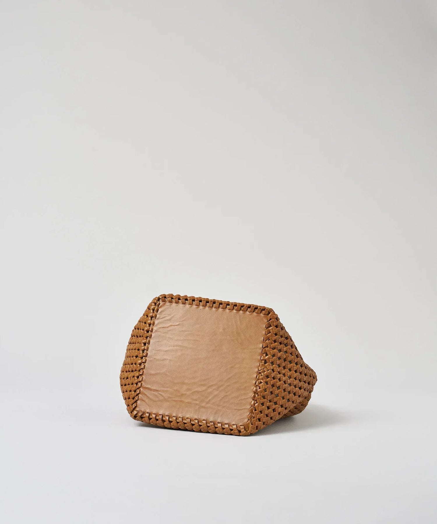 ラグジュアリーなやぎ革メッシュトートバッグ - 春夏限定の涼しげな籠