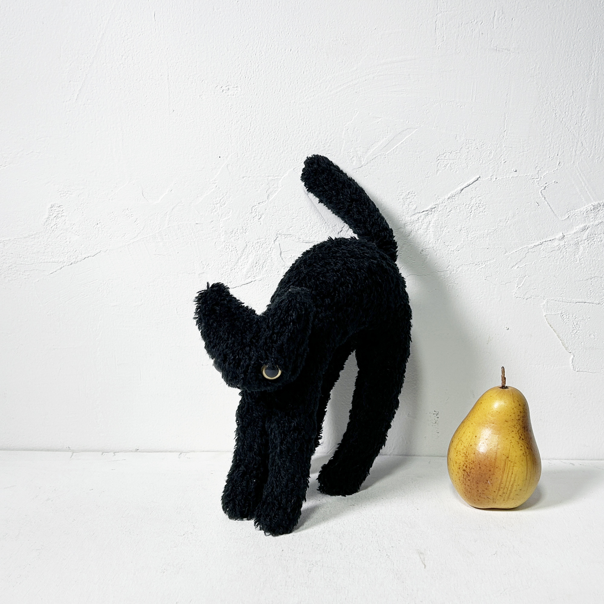 ぬいぐるみ ネコ／黒猫 ブラック 立ちタイプ 後ろ上がり［マリー