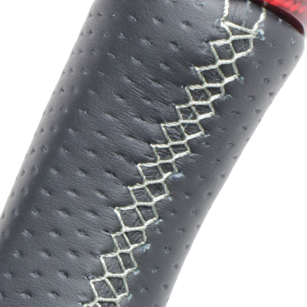 ブラックカーボン&レッドレザー レッドユーロステッチ 品番：HNB-BKC-RD REAL（レアル） ステアリングハンドル ブラックカーボン&レッドレザー