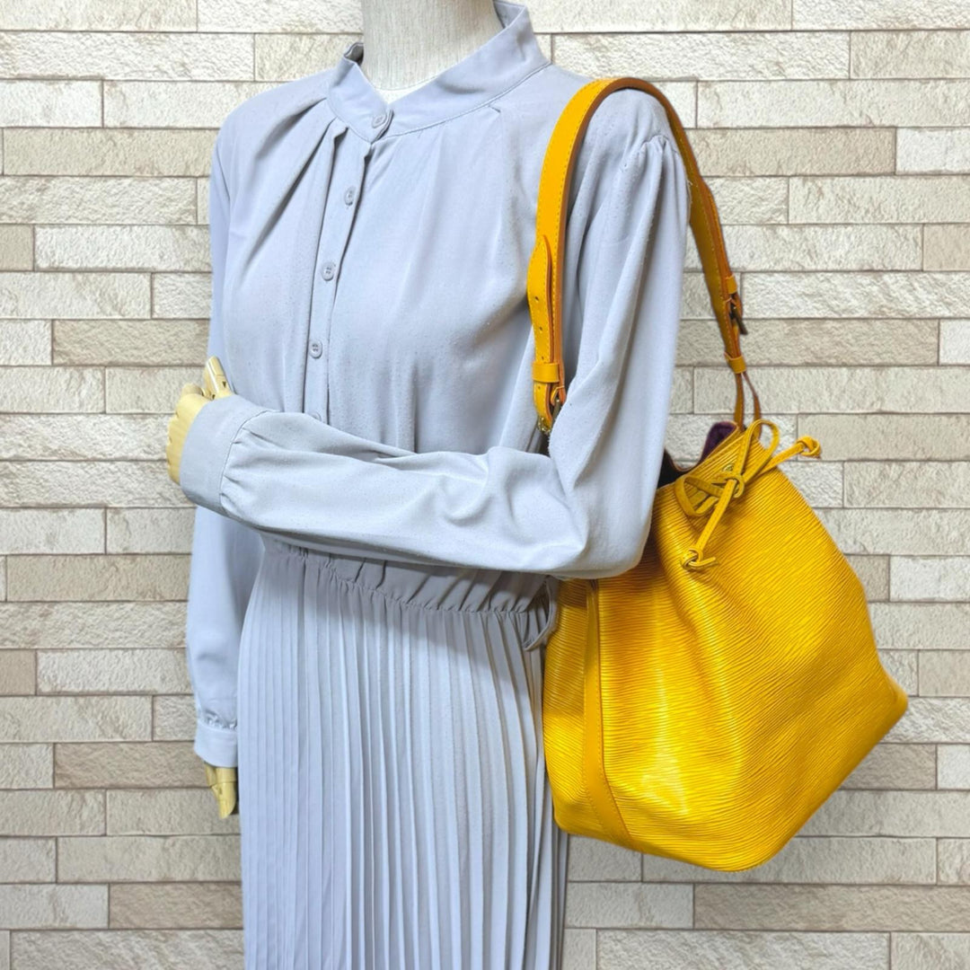 LOUIS VUITTON ルイヴィトン プチノエ エピ ショルダーバッグ