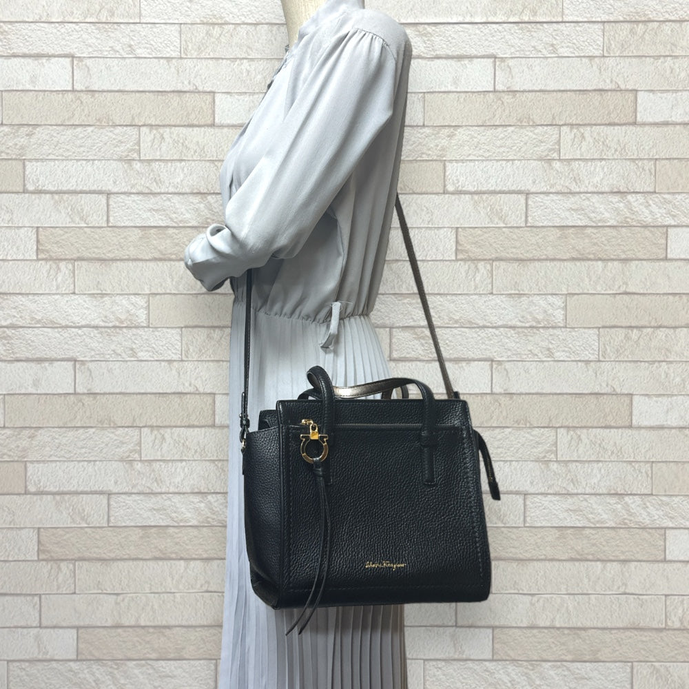 Salvatore Ferragamo Salvatore Ferragamo Amy Shoulder Bag Leather